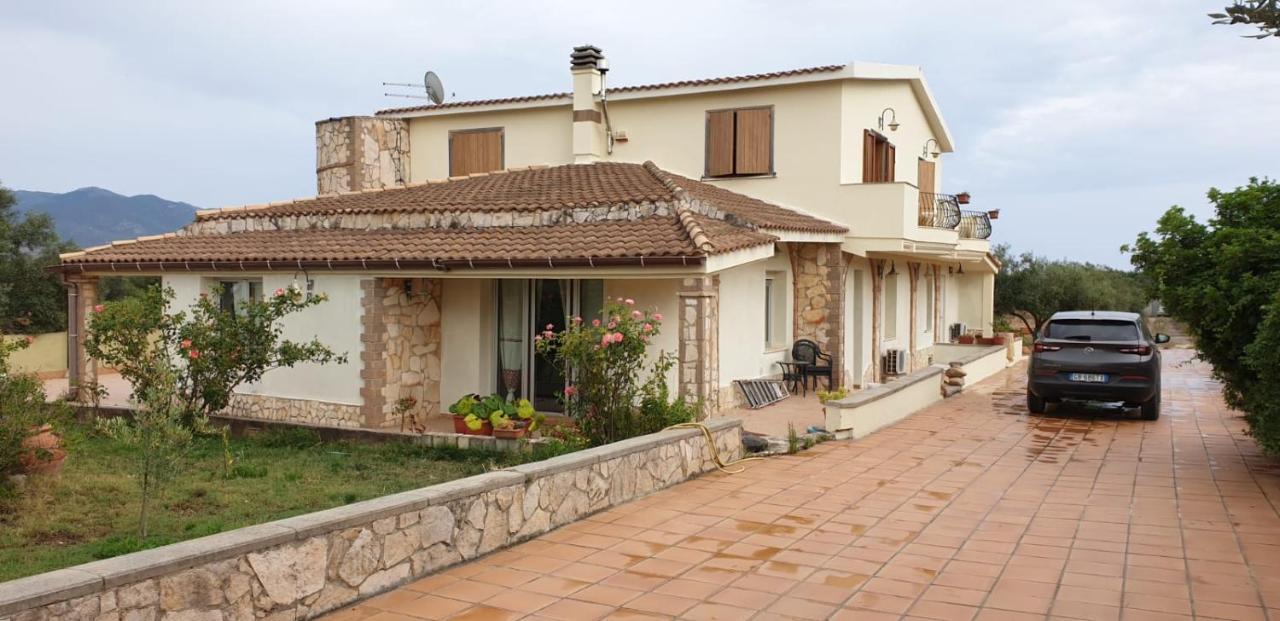 Villa Renzo E Lucia Sant Isidoro  ภายนอก รูปภาพ