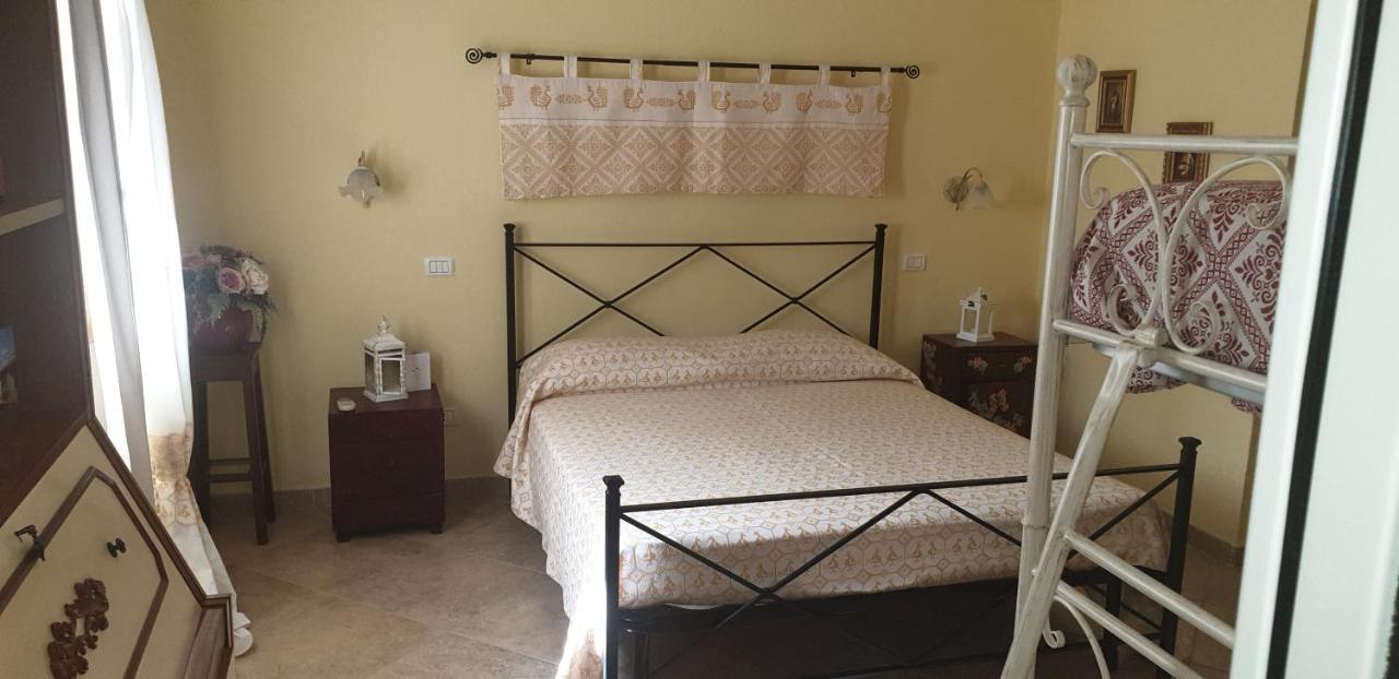 Villa Renzo E Lucia Sant Isidoro  ภายนอก รูปภาพ