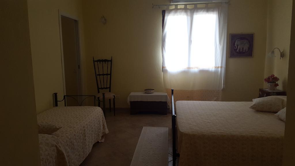Villa Renzo E Lucia Sant Isidoro  ภายนอก รูปภาพ