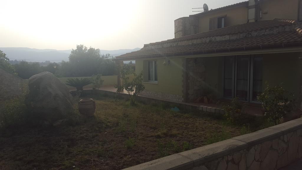 Villa Renzo E Lucia Sant Isidoro  ภายนอก รูปภาพ