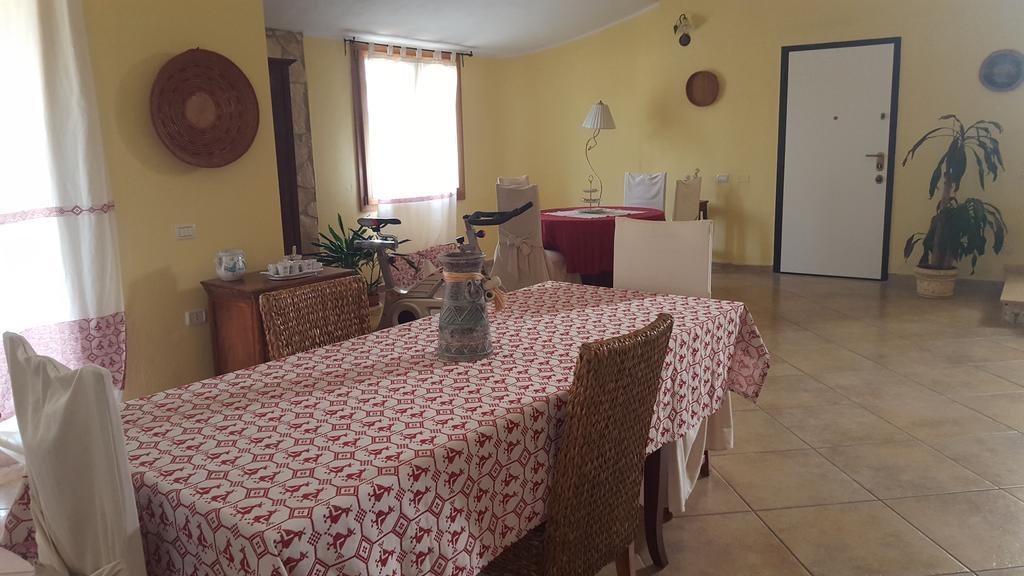 Villa Renzo E Lucia Sant Isidoro  ภายนอก รูปภาพ