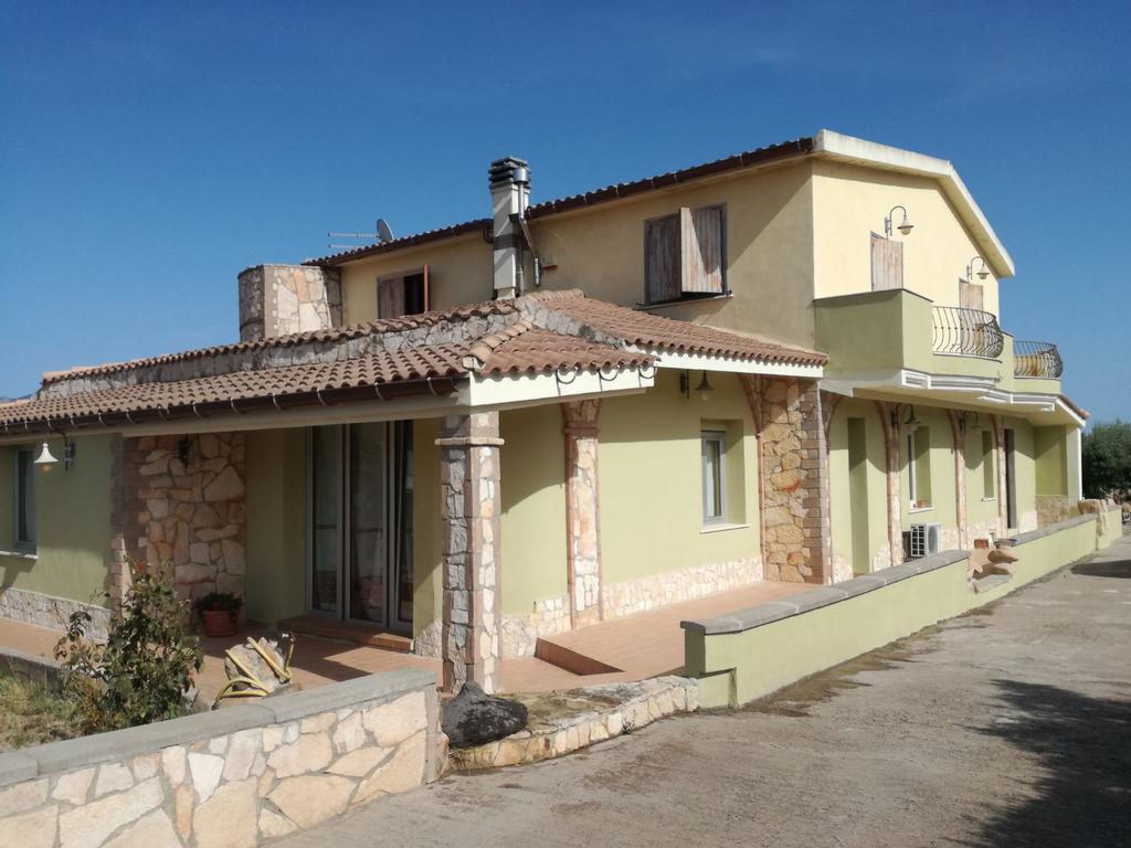 Villa Renzo E Lucia Sant Isidoro  ภายนอก รูปภาพ
