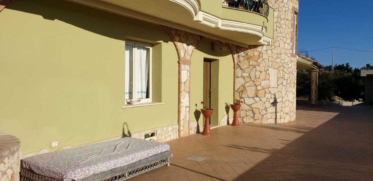 Villa Renzo E Lucia Sant Isidoro  ภายนอก รูปภาพ