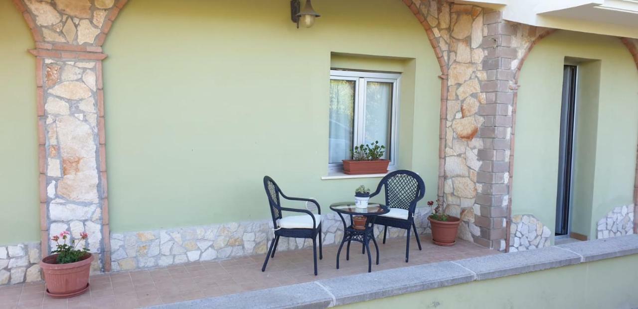 Villa Renzo E Lucia Sant Isidoro  ภายนอก รูปภาพ
