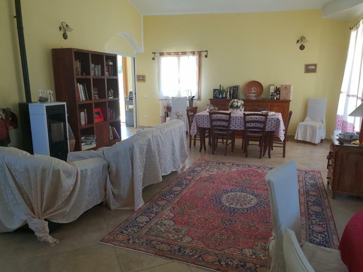 Villa Renzo E Lucia Sant Isidoro  ภายนอก รูปภาพ