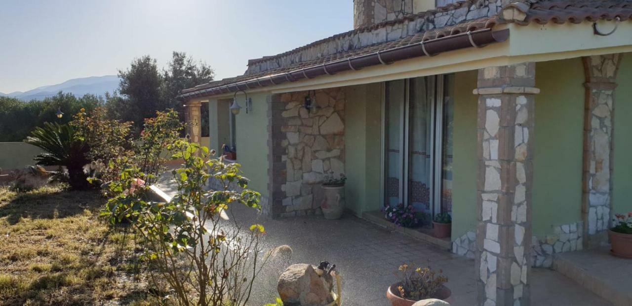 Villa Renzo E Lucia Sant Isidoro  ภายนอก รูปภาพ