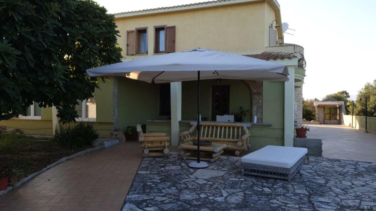 Villa Renzo E Lucia Sant Isidoro  ภายนอก รูปภาพ