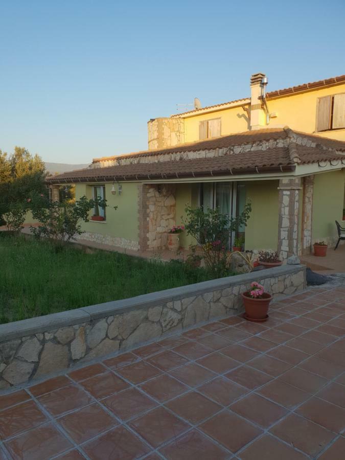 Villa Renzo E Lucia Sant Isidoro  ภายนอก รูปภาพ